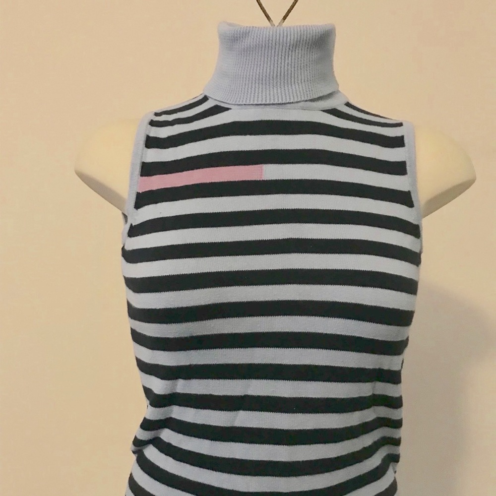 Gap sleeveless shirt